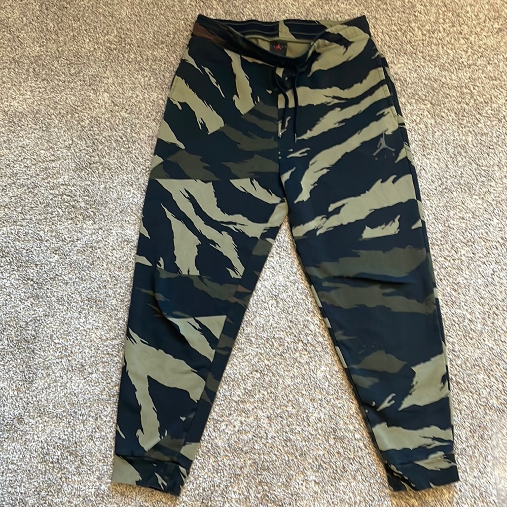 Jordan Camo joggers sweatpants large RARE!